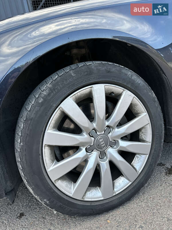 Седан Audi A4 2014 в Львові