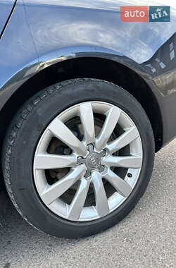 Седан Audi A4 2014 в Львові