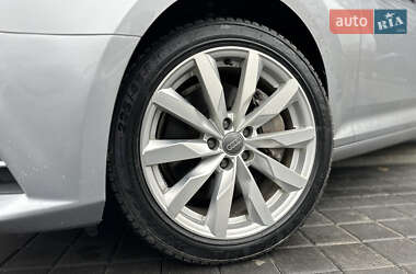 Седан Audi A4 2015 в 