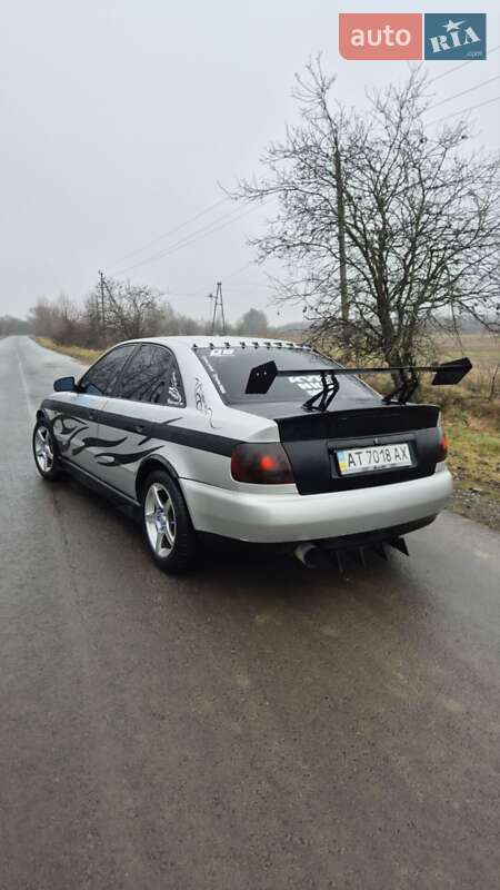 Седан Audi A4 1995 в Богородчанах