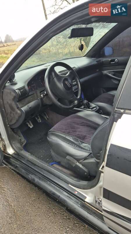 Седан Audi A4 1995 в Богородчанах