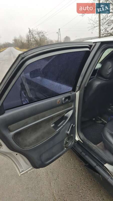 Седан Audi A4 1995 в Богородчанах