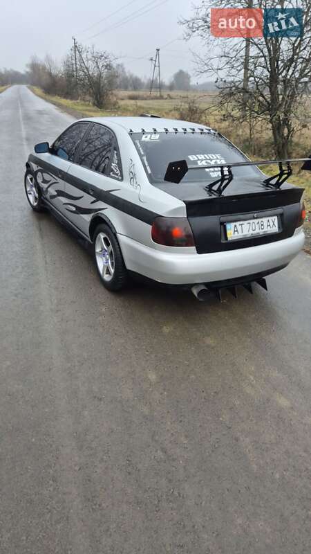 Седан Audi A4 1995 в Богородчанах