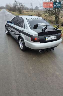 Седан Audi A4 1995 в Богородчанах