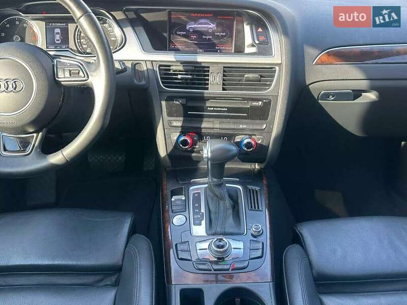 Седан Audi A4 2014 в Львове