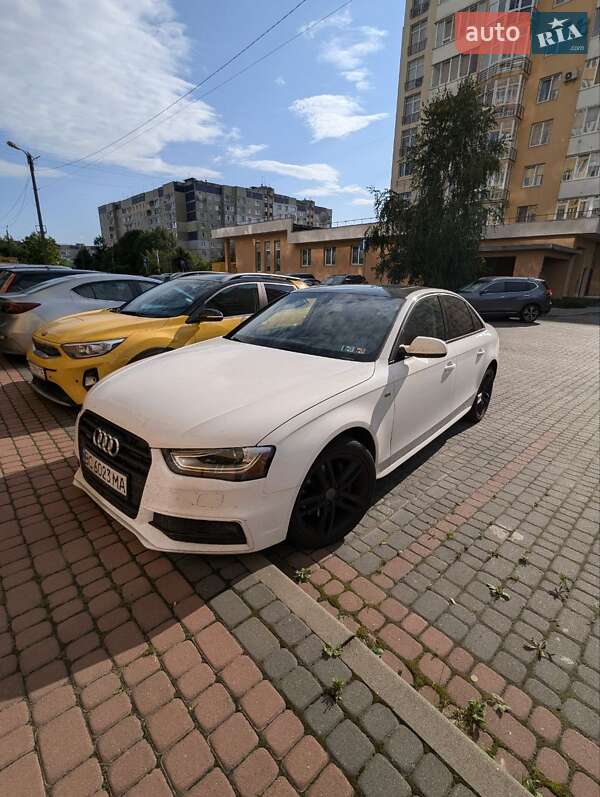 Седан Audi A4 2015 в Львове