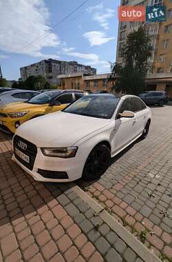 Седан Audi A4 2015 в Львове