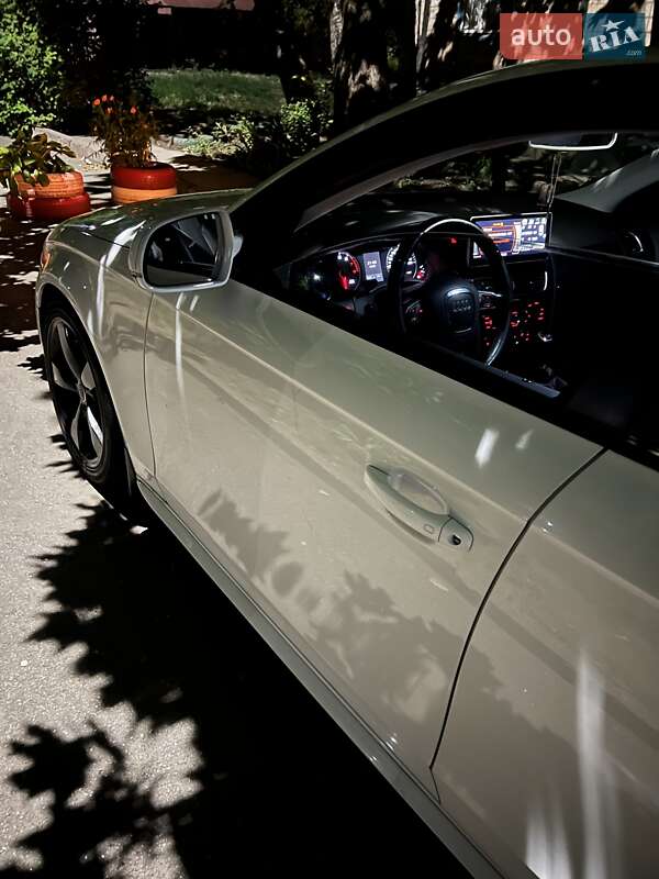 Седан Audi A4 2011 в Днепре