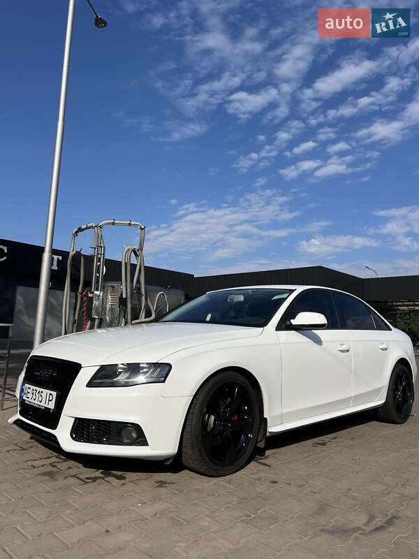 Седан Audi A4 2011 в Днепре