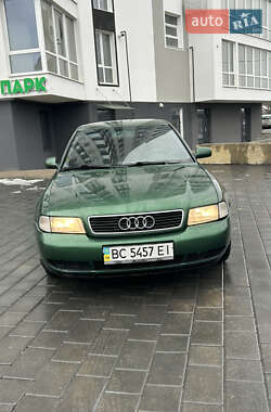 Седан Audi A4 1998 в Трускавце