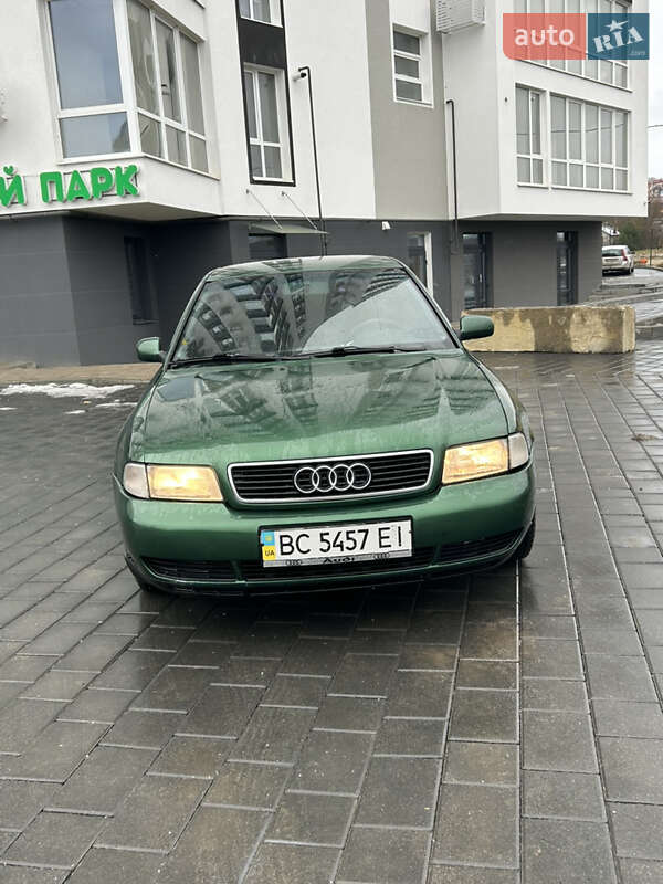 Седан Audi A4 1998 в Трускавці