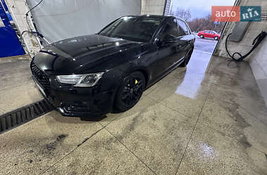 Седан Audi A4 2019 в 