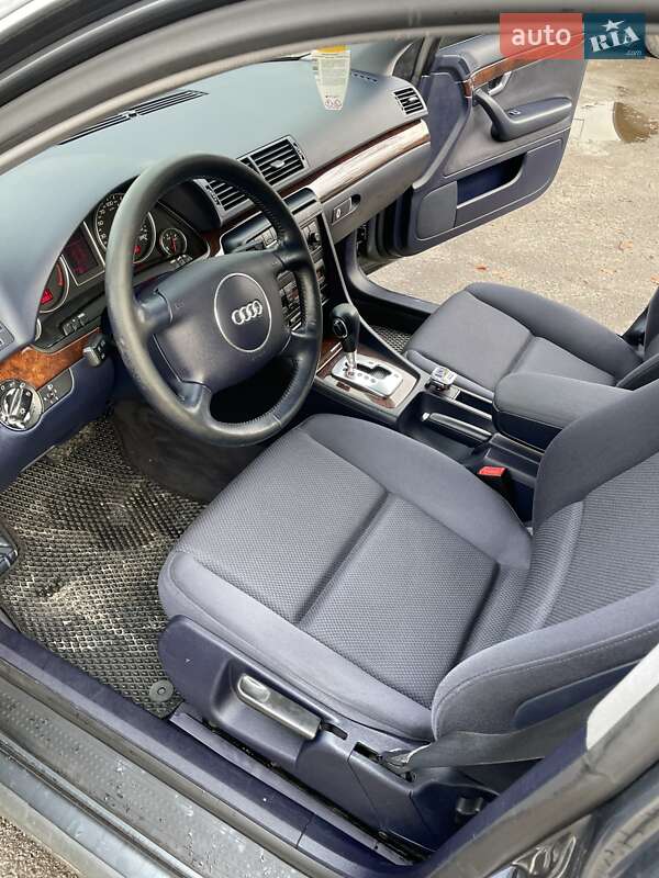Седан Audi A4 2001 в Золочеве