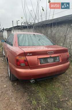 Седан Audi A4 1995 в Коростене