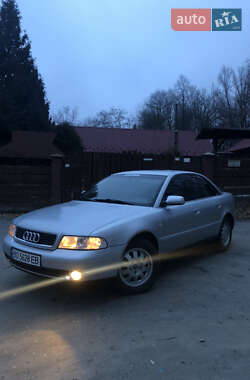 Седан Audi A4 1999 в Тлумаче