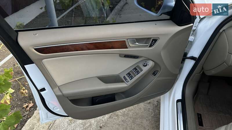 Седан Audi A4 2012 в Тульчине