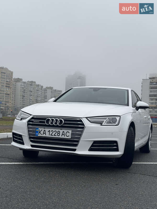 Седан Audi A4 2016 в Киеве