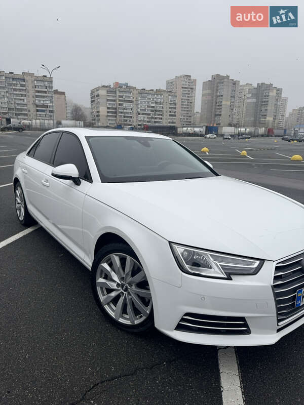 Седан Audi A4 2016 в Киеве