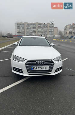 Седан Audi A4 2016 в Киеве
