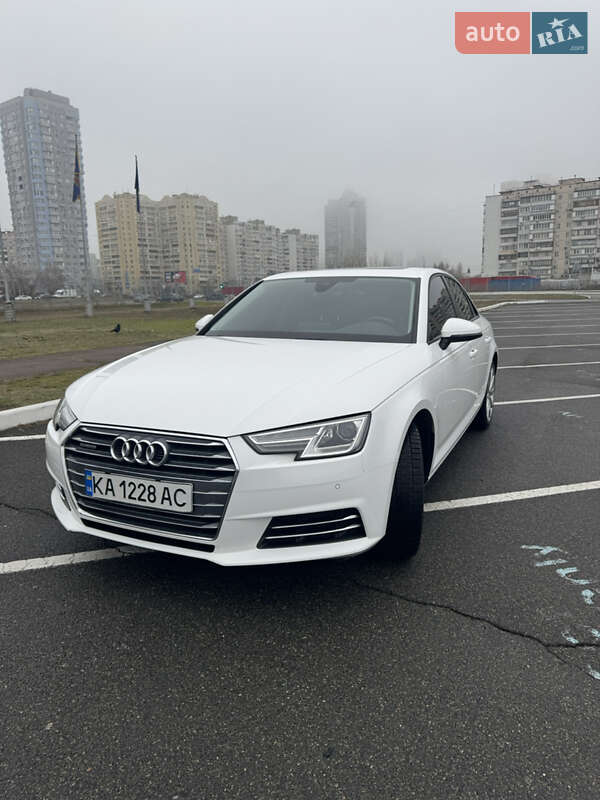 Седан Audi A4 2016 в Киеве