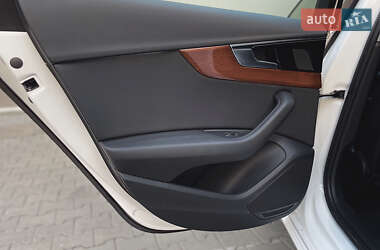 Седан Audi A4 2020 в 