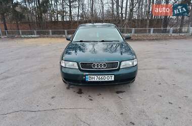 Седан Audi A4 1995 в Шаргороде