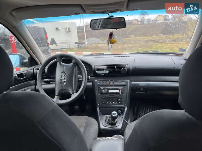 Седан Audi A4 1997 в Чернівцях
