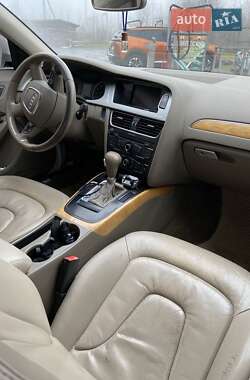 Седан Audi A4 2009 в Нововолынске
