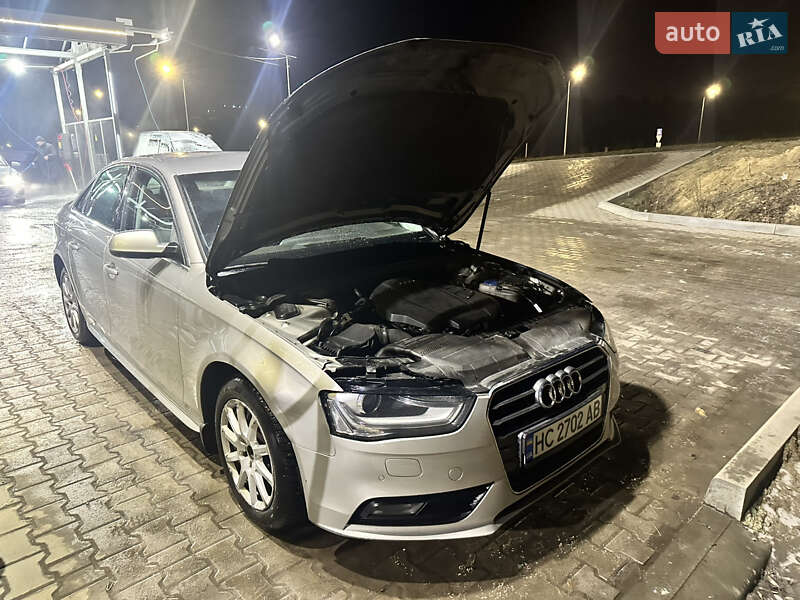 Седан Audi A4 2012 в Львові