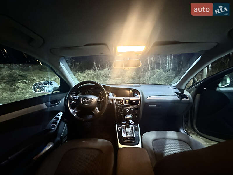 Седан Audi A4 2012 в Львове