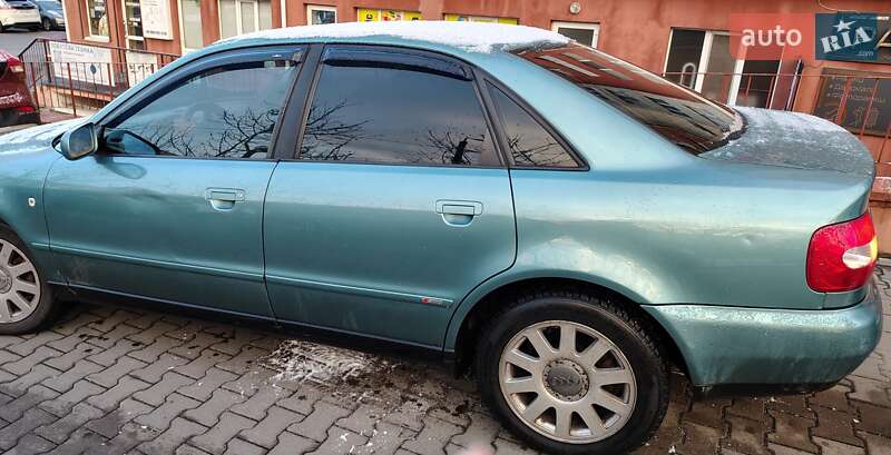 Седан Audi A4 1998 в Ровно