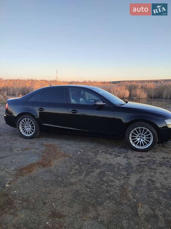 Седан Audi A4 2011 в Николаеве