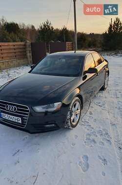 Седан Audi A4 2013 в Луцке