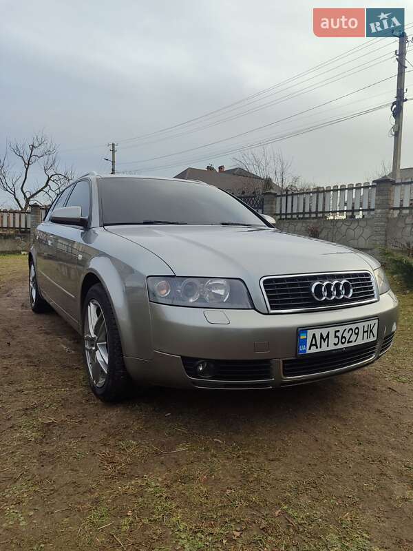 Универсал Audi A4 2004 в Новояворовске
