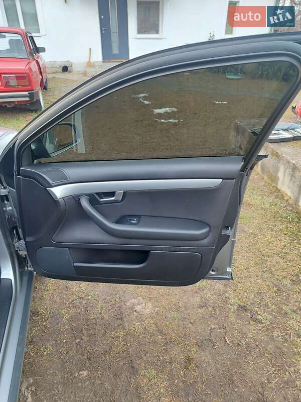 Универсал Audi A4 2004 в Новояворовске