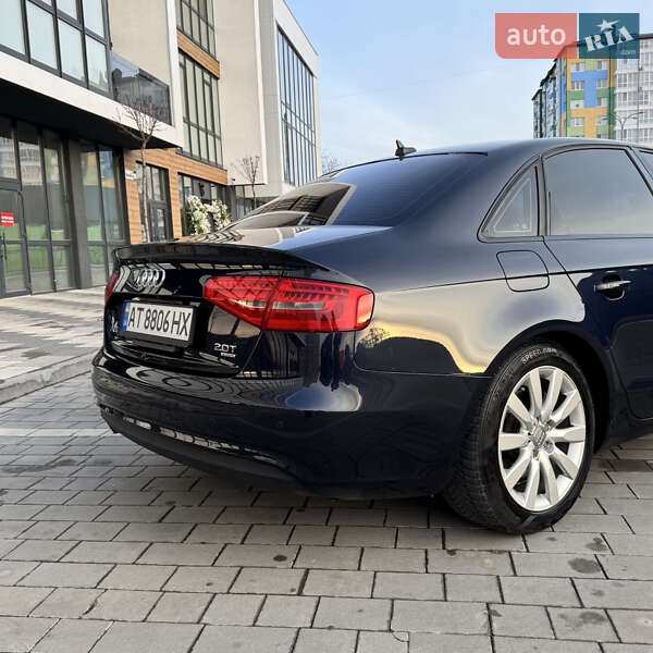 Седан Audi A4 2012 в Ивано-Франковске