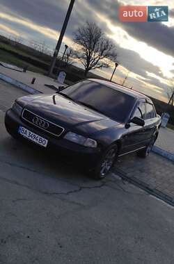 Седан Audi A4 1998 в Малій Висці