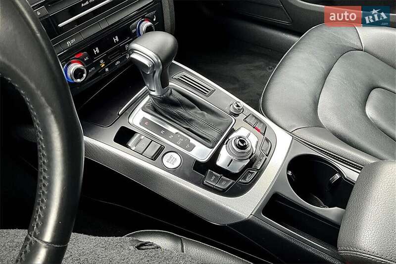 Седан Audi A4 2015 в Львове