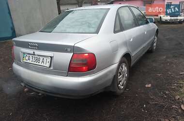 Седан Audi A4 1998 в Смілі