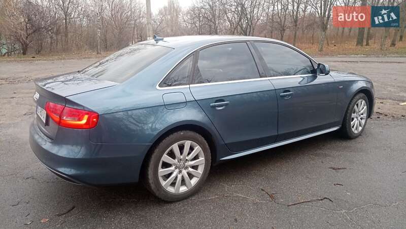 Седан Audi A4 2015 в Днепре
