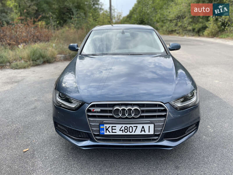 Седан Audi A4 2015 в Днепре