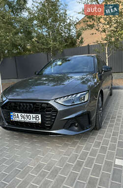 Седан Audi A4 2021 в 