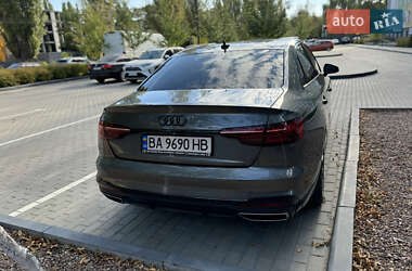 Седан Audi A4 2021 в 