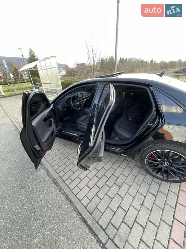 Седан Audi A4 2018 в Виноградове