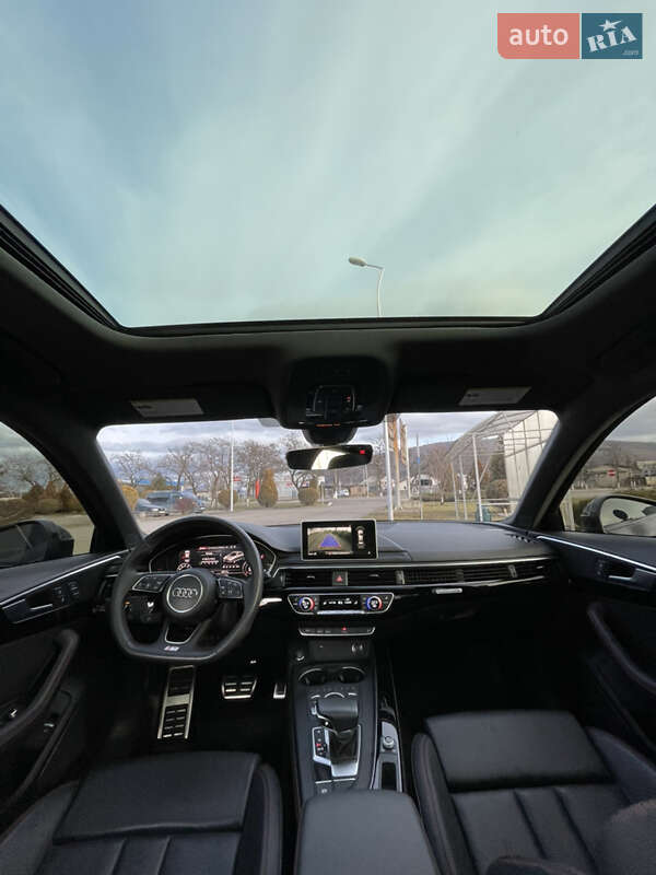 Седан Audi A4 2018 в Виноградове