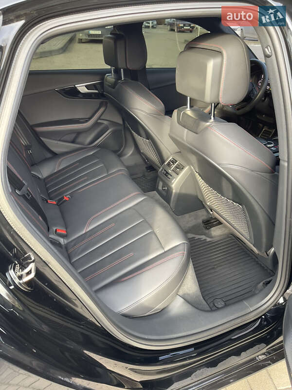 Седан Audi A4 2018 в Виноградове