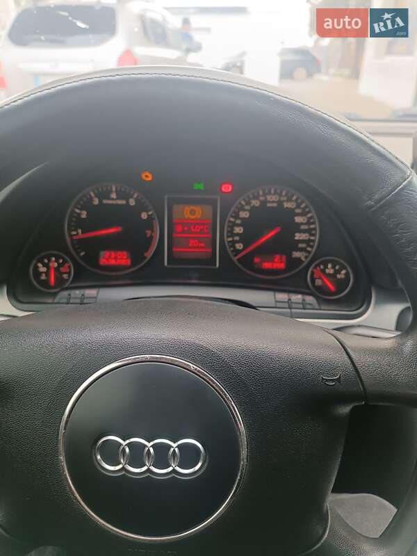 Седан Audi A4 2004 в Сокале
