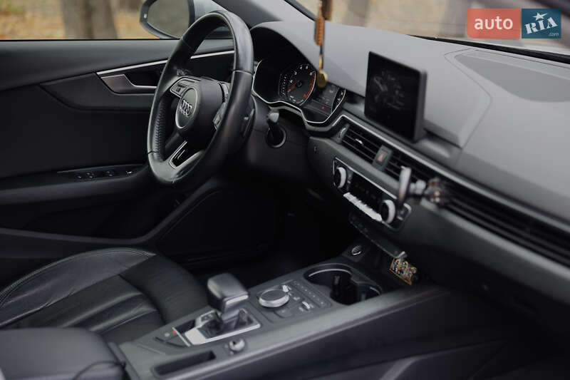 Седан Audi A4 2018 в Полтаві