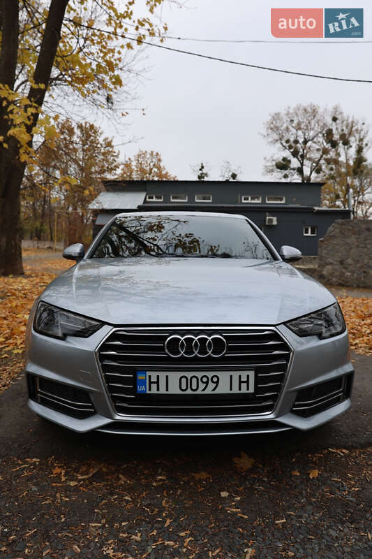 Седан Audi A4 2018 в Полтаві