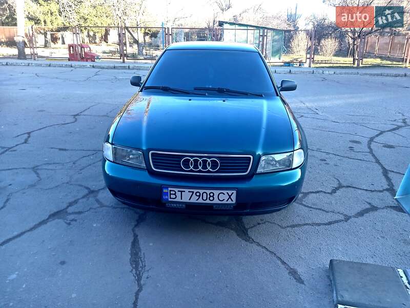 Седан Audi A4 1995 в Веселиновому